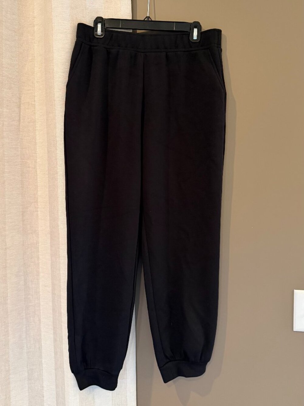 NWOT Cable & Gauge Black Joggers, Elastic Waistband Neutral Comfy, Size Large